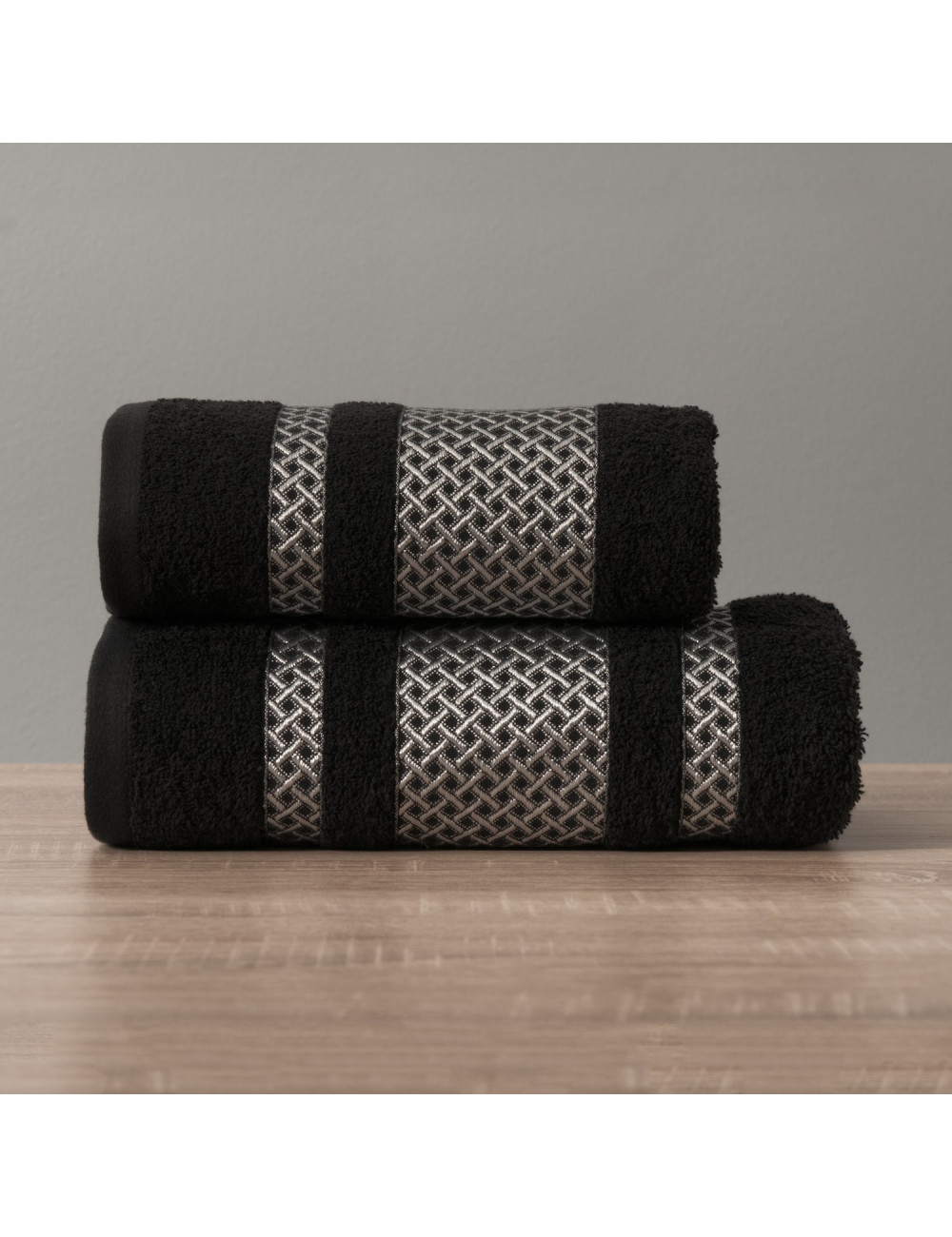 Ręcznik 70x140 czarny bawełniany ze srebrną bordiurą LIONEL 156