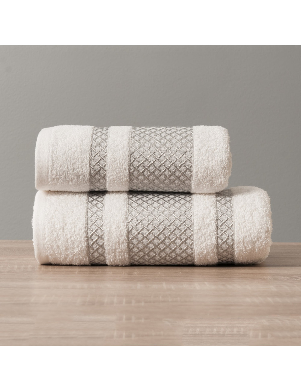 Ręcznik 70x140 biały bawełniany LIONEL ze srebrną bordiurą 102