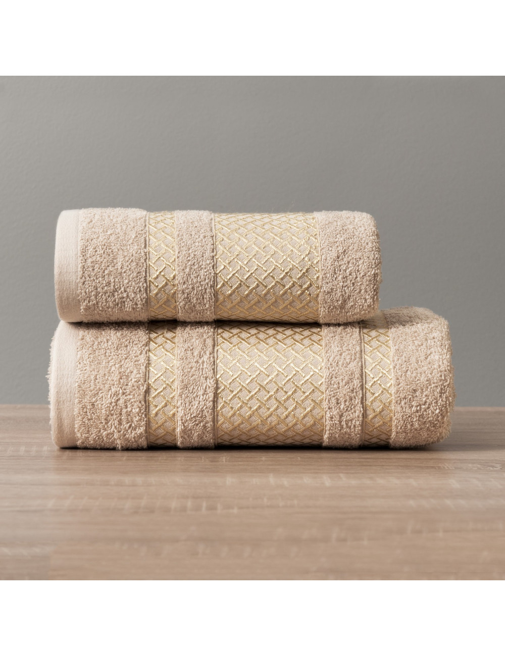 Ręcznik 50x90 beżowy bawełniany LIONEL ze złotą bordiurą 790