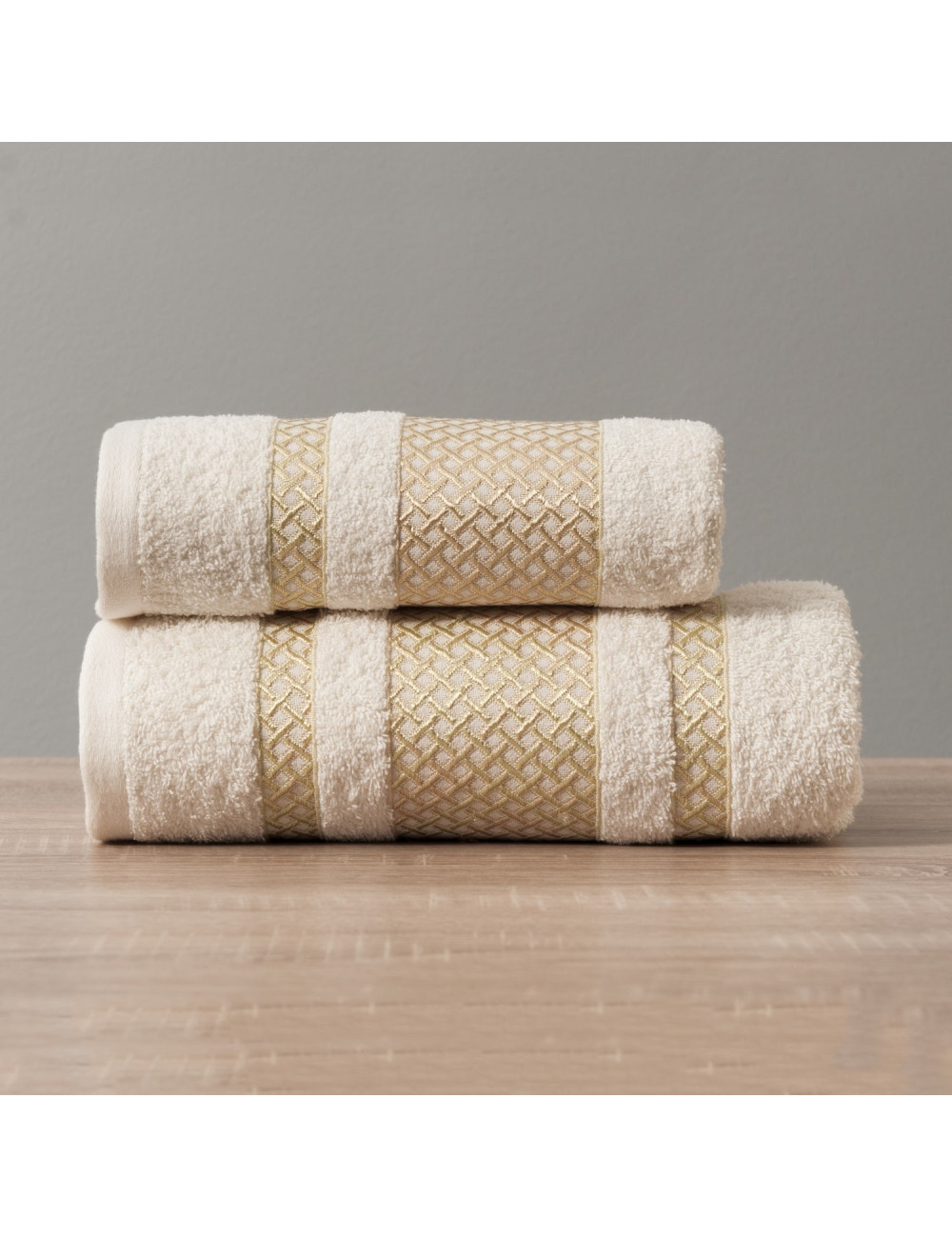 Ręcznik 70x140 kremowy bawełniany LIONEL ze złotą bordiurą 783