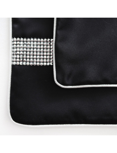 Czarna poszewka 45x45 gładka z taśmą ozdobną cekiny srebrna biza SHINY