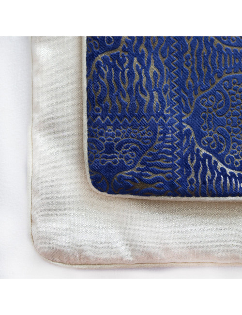 Elegancka granatowa poszewka na poduszkę 45x45 beżowy ornament SHINY