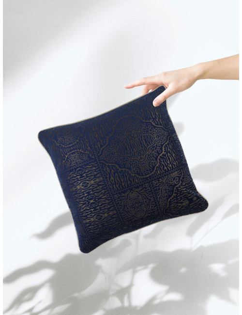 Elegancka granatowa poszewka na poduszkę 45x45 beżowy ornament SHINY
