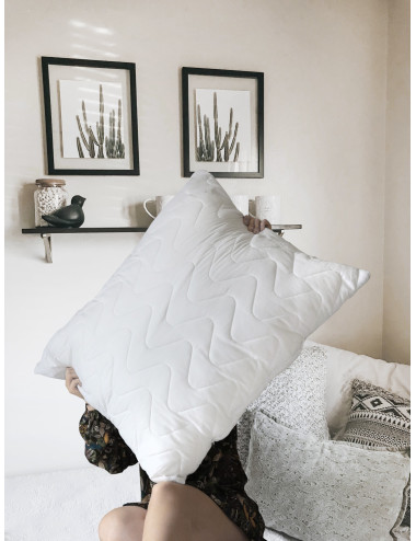 Biała poduszka antyalergiczna HIT 70x80 do spania z mikrofibry dla alergików hipoalergiczna