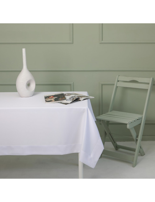 Biały plamoodporny obrus Satin na stół 140x240 Classic Home Bagdad prostokątny