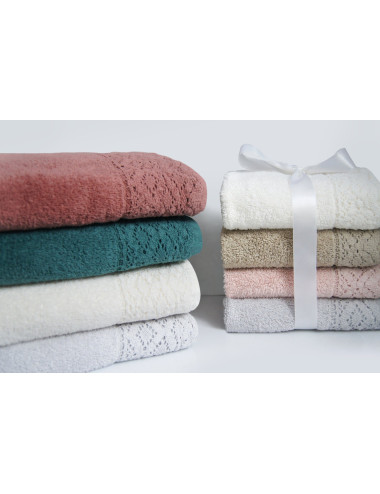 Ręcznik 70x140 ciemny róż koronka CALMA